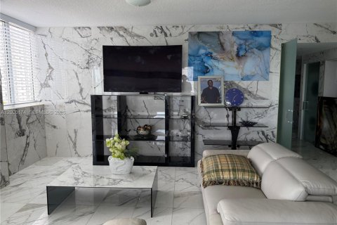 Condo in Miami, Florida, 1 bedroom  № 2064971 - photo 10