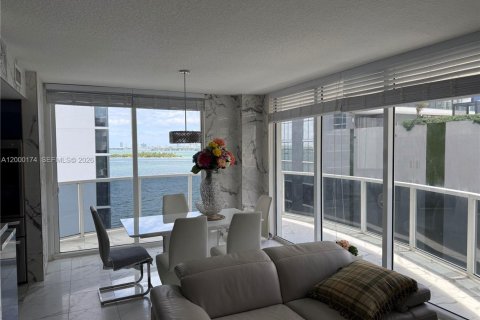 Condo in Miami, Florida, 1 bedroom  № 2064971 - photo 3