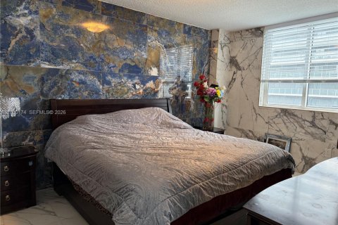 Condo in Miami, Florida, 1 bedroom  № 2064971 - photo 15