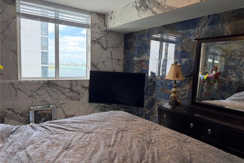 Condo in Miami, Florida, 1 bedroom  № 2064971 - photo 14