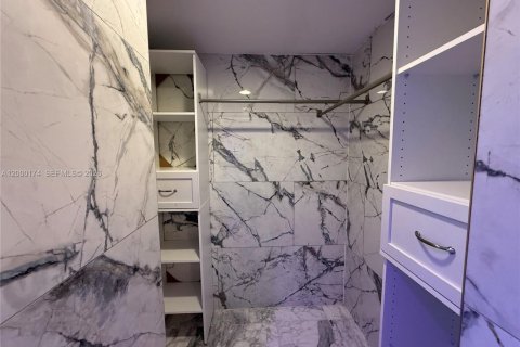 Condo in Miami, Florida, 1 bedroom  № 2064971 - photo 20