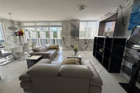 Condo in Miami, Florida, 1 bedroom  № 2064971 - photo 6