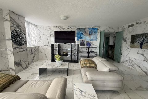 Condo in Miami, Florida, 1 bedroom  № 2064971 - photo 12