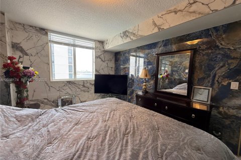 Condo in Miami, Florida, 1 bedroom  № 2064971 - photo 16