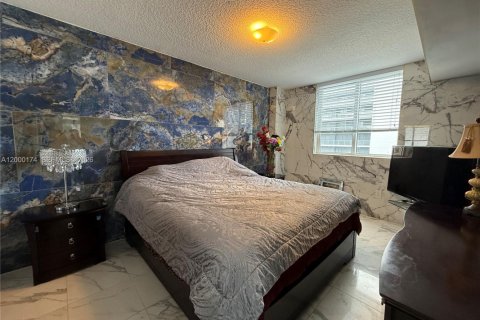Condo in Miami, Florida, 1 bedroom  № 2064971 - photo 18