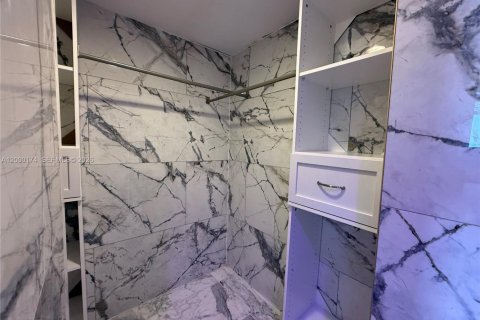 Condo in Miami, Florida, 1 bedroom  № 2064971 - photo 21