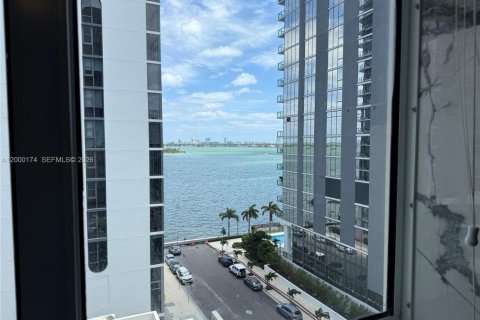 Condo in Miami, Florida, 1 bedroom  № 2064971 - photo 4