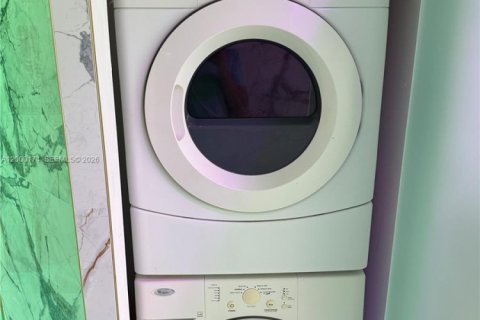 Condo in Miami, Florida, 1 bedroom  № 2064971 - photo 30