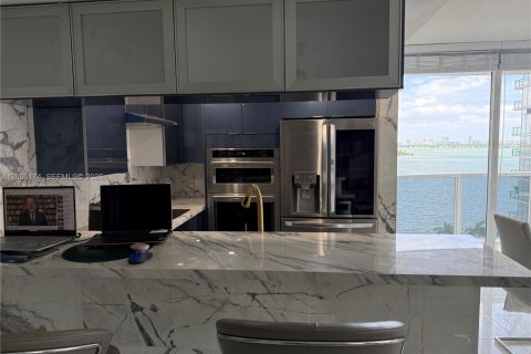 Condo in Miami, Florida, 1 bedroom  № 2064971 - photo 8