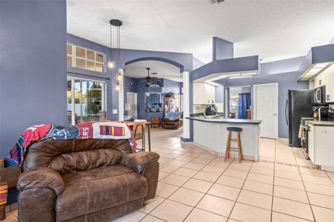 House in New Port Richey, Florida 3 bedrooms, 184.32 sq.m. № 1662100 - photo 13