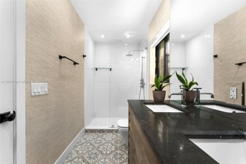 House in Miami, Florida 4 bedrooms, 243.22 sq.m. № 1756879 - photo 16