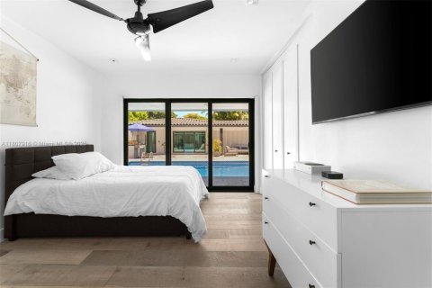 House in Miami, Florida 4 bedrooms, 243.22 sq.m. № 1756879 - photo 18