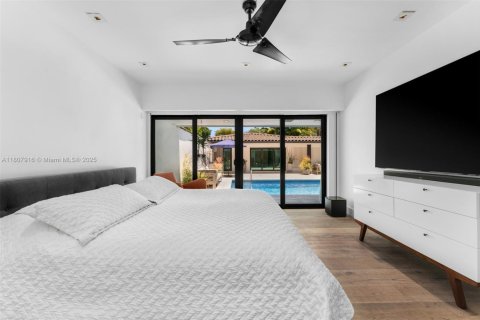 House in Miami, Florida 4 bedrooms, 243.22 sq.m. № 1756879 - photo 20