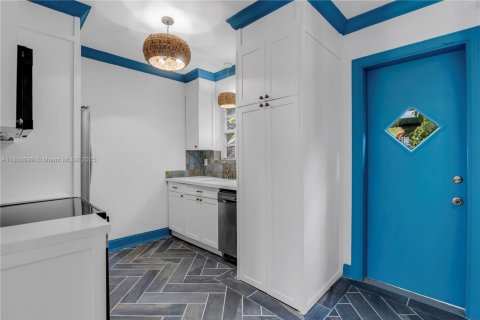 Condo in Miami Beach, Florida, 1 bedroom  № 1878736 - photo 10