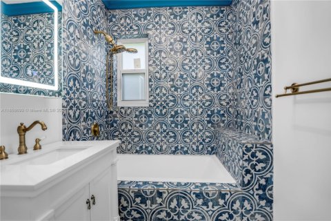 Condo in Miami Beach, Florida, 1 bedroom  № 1878736 - photo 18