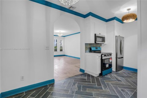 Condo in Miami Beach, Florida, 1 bedroom  № 1878736 - photo 4
