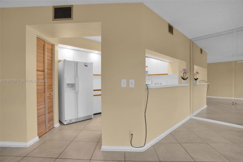 Купить кондоминиум в Пемброк-Пайнс, Флорида 1 спальня, 97.08м2, № 1990302 - фото 17