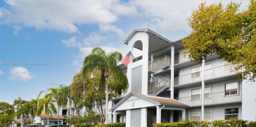 Кондоминиум с 1 спальней в Пемброк-Пайнс, Флорида № 1990302