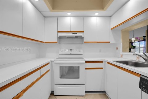 Купить кондоминиум в Пемброк-Пайнс, Флорида 1 спальня, 97.08м2, № 1990302 - фото 18