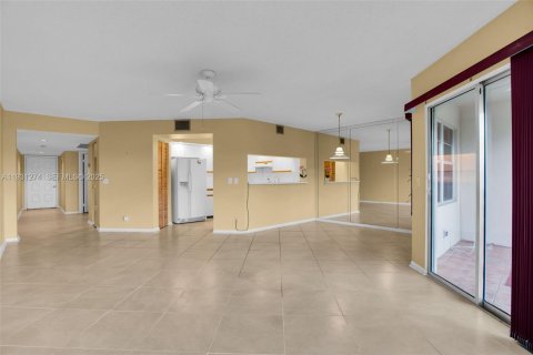 Купить кондоминиум в Пемброк-Пайнс, Флорида 1 спальня, 97.08м2, № 1990302 - фото 15