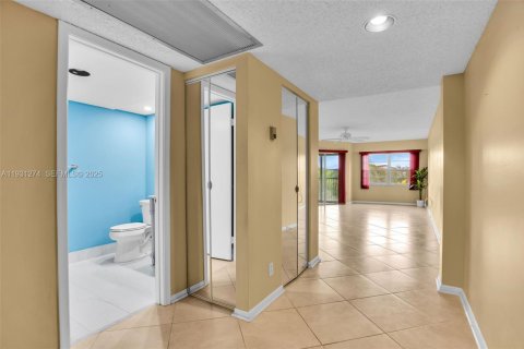 Купить кондоминиум в Пемброк-Пайнс, Флорида 1 спальня, 97.08м2, № 1990302 - фото 4