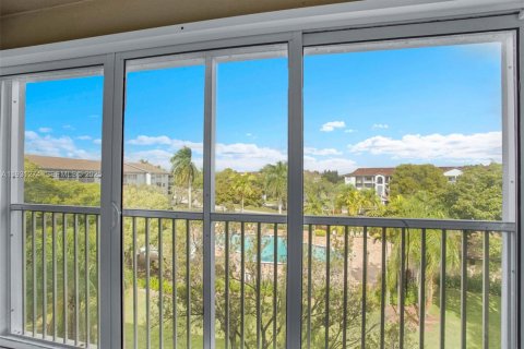 Купить кондоминиум в Пемброк-Пайнс, Флорида 1 спальня, 97.08м2, № 1990302 - фото 28