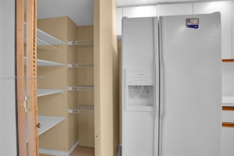 Купить кондоминиум в Пемброк-Пайнс, Флорида 1 спальня, 97.08м2, № 1990302 - фото 21