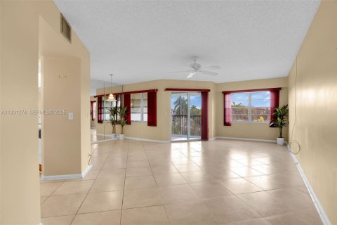 Купить кондоминиум в Пемброк-Пайнс, Флорида 1 спальня, 97.08м2, № 1990302 - фото 14