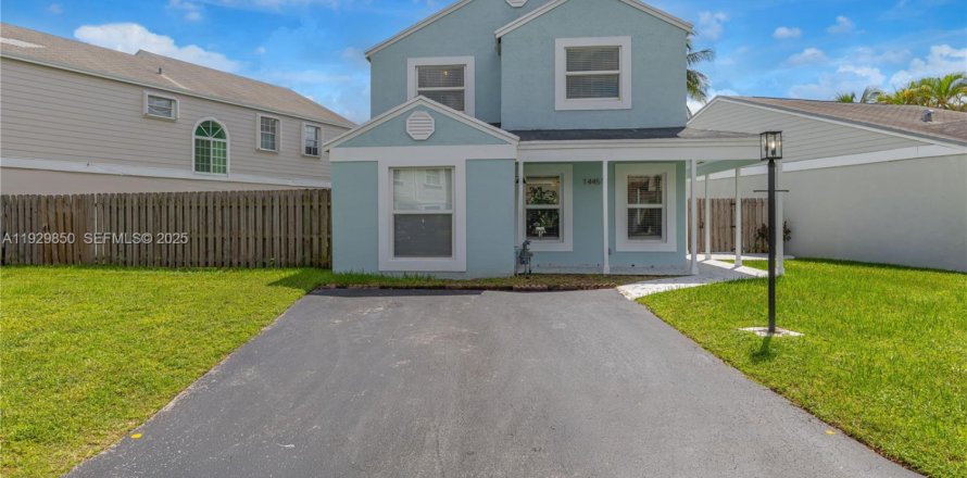 Дом в Майами, Флорида 3 спальни, 168.15м2 № 1988828