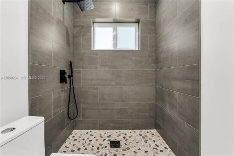 House in West Park, Florida 2 bedrooms, 106.84 sq.m. № 2248980 - photo 21
