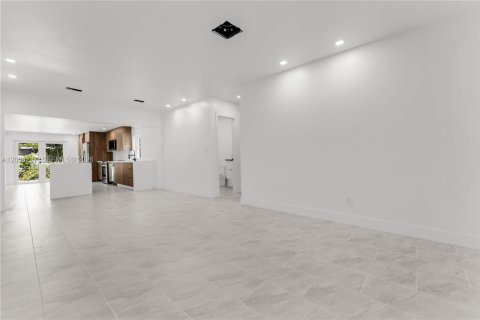 House in West Park, Florida 2 bedrooms, 106.84 sq.m. № 2248980 - photo 29