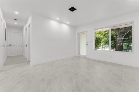 House in West Park, Florida 2 bedrooms, 106.84 sq.m. № 2248980 - photo 30