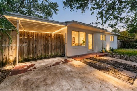 House in West Park, Florida 2 bedrooms, 106.84 sq.m. № 2248980 - photo 3