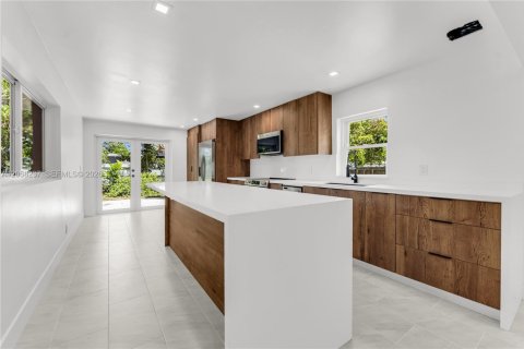 House in West Park, Florida 2 bedrooms, 106.84 sq.m. № 2248980 - photo 5