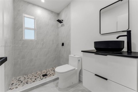 House in West Park, Florida 2 bedrooms, 106.84 sq.m. № 2248980 - photo 25
