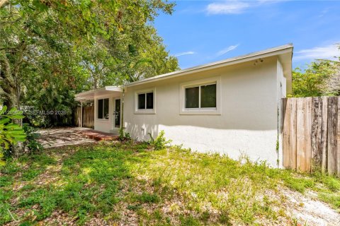 House in West Park, Florida 2 bedrooms, 106.84 sq.m. № 2248980 - photo 2