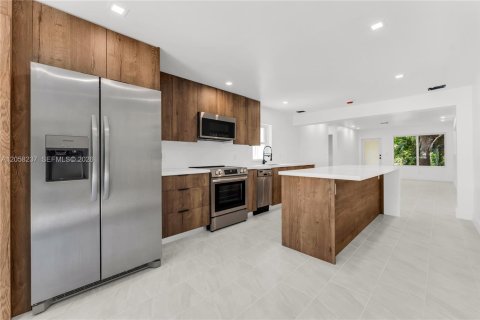 House in West Park, Florida 2 bedrooms, 106.84 sq.m. № 2248980 - photo 8