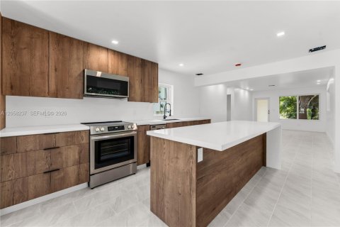 House in West Park, Florida 2 bedrooms, 106.84 sq.m. № 2248980 - photo 16