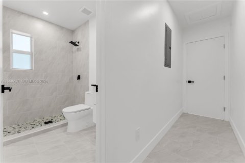 House in West Park, Florida 2 bedrooms, 106.84 sq.m. № 2248980 - photo 24