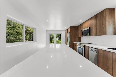House in West Park, Florida 2 bedrooms, 106.84 sq.m. № 2248980 - photo 6