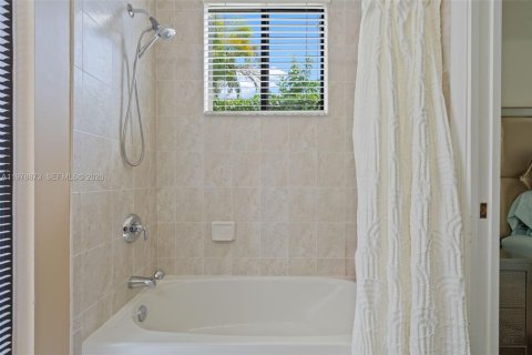 Купить виллу или дом в Катлер-Бей, Флорида 5 спален, 294.31м2, № 2043447 - фото 20