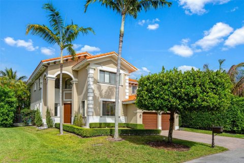 Купить виллу или дом в Катлер-Бей, Флорида 5 спален, 294.31м2, № 2043447 - фото 2