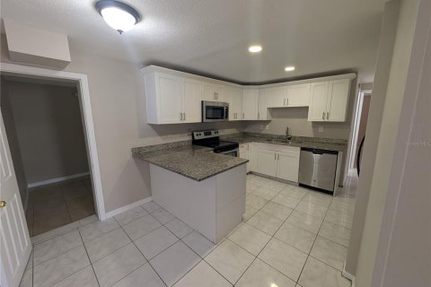 House in Holiday, Florida 4 bedrooms, 124.12 sq.m. № 2208007 - photo 5