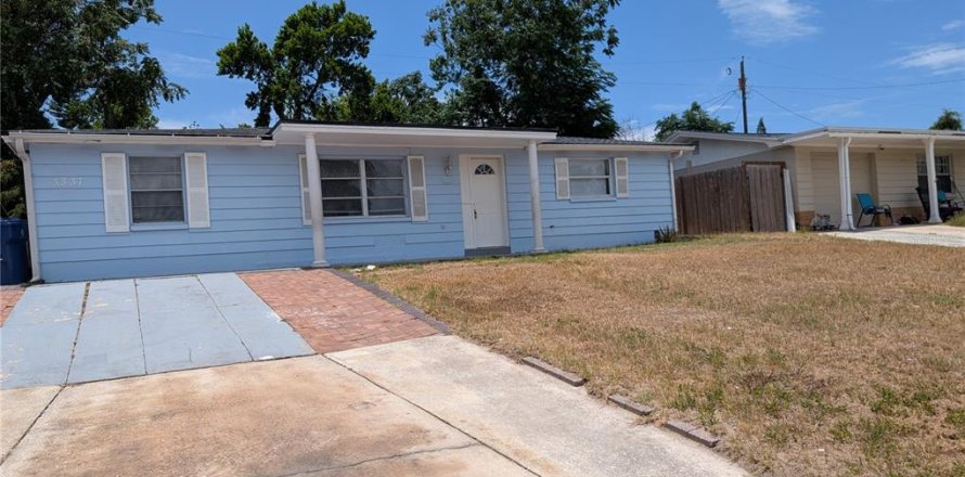 House in Holiday, Florida 4 bedrooms, 124.12 sq.m. № 2208007