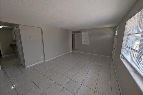 House in Holiday, Florida 4 bedrooms, 124.12 sq.m. № 2208007 - photo 4