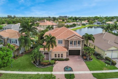 House in Royal Palm Beach, Florida 5 bedrooms, 394.18 sq.m. № 1054696 - photo 1