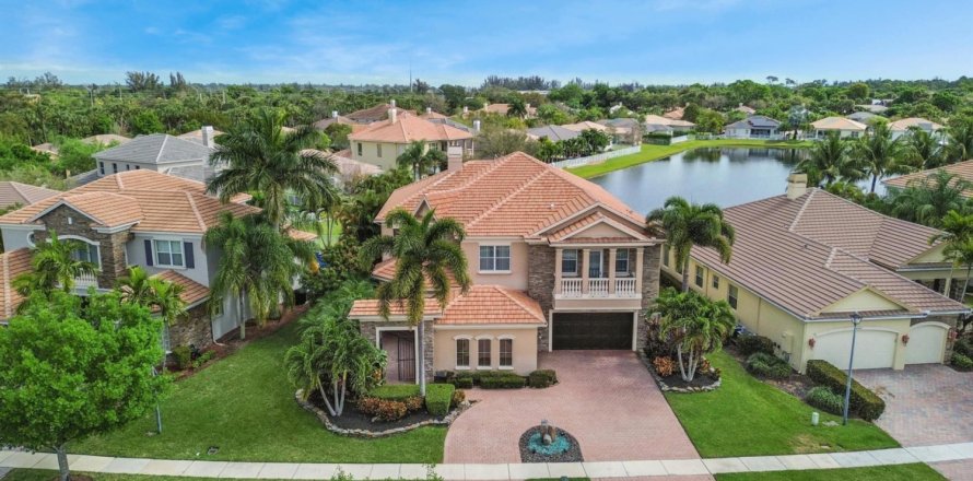 House in Royal Palm Beach, Florida 5 bedrooms, 394.18 sq.m. № 1054696