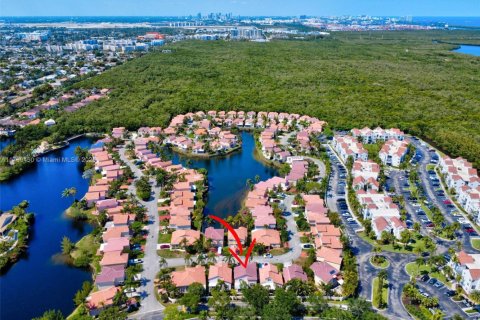 House in Dania Beach, Florida 3 bedrooms, 128.21 sq.m. № 1633938 - photo 26