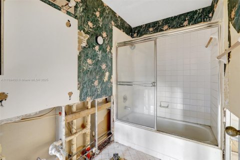 House in Dania Beach, Florida 3 bedrooms, 128.21 sq.m. № 1633938 - photo 14