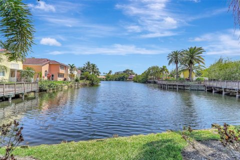 House in Dania Beach, Florida 3 bedrooms, 128.21 sq.m. № 1633938 - photo 30